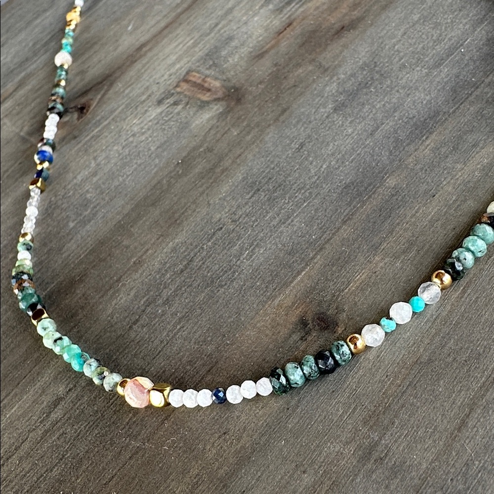 💎 Dainty Multicolor Beaded Necklace - Picture 5 of 9